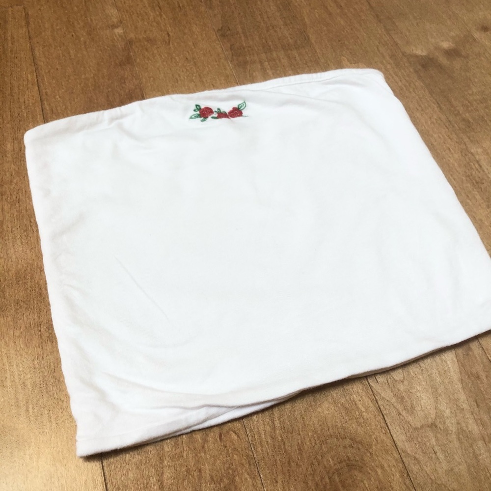 White Tube Top With Roses - Picture 3 of 4